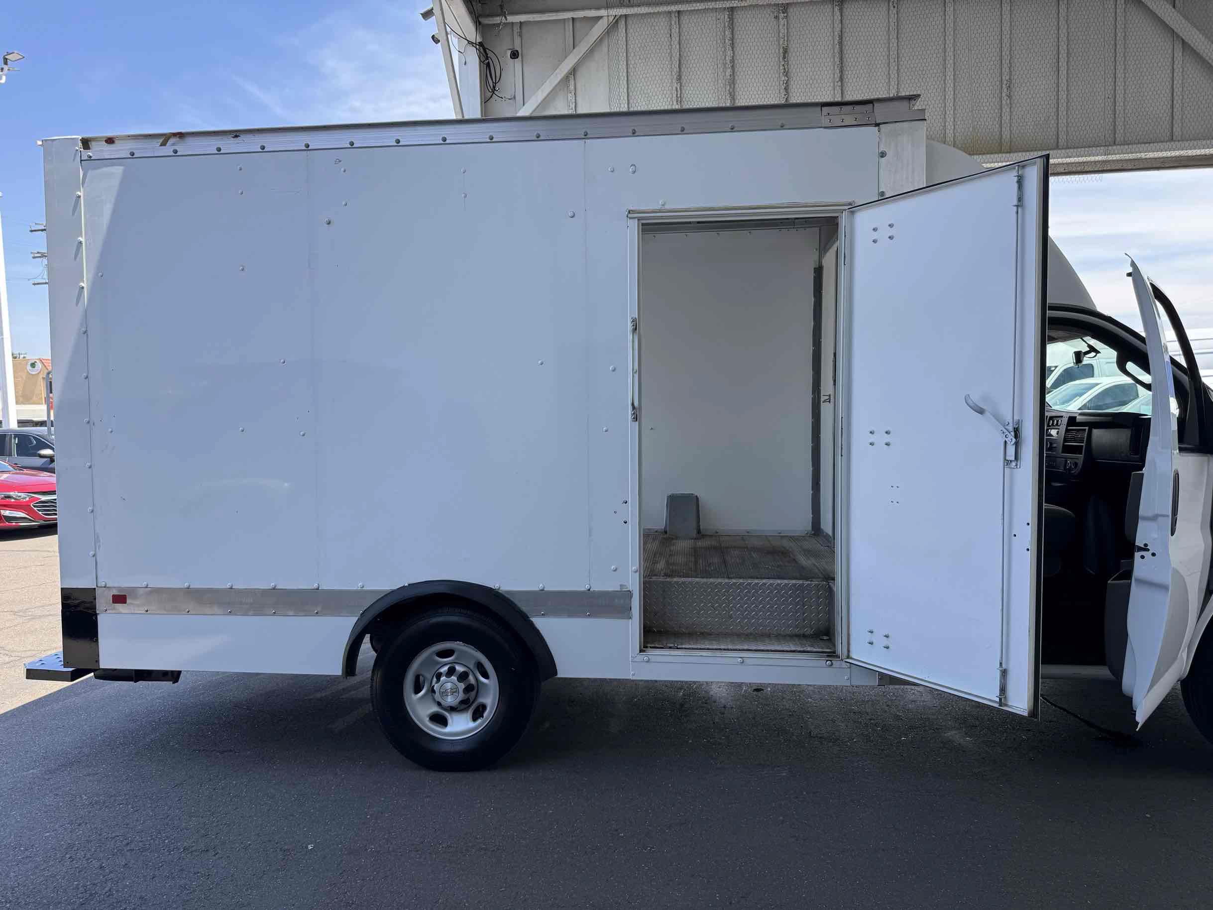 Used 2023 Chevrolet Express 3500 w/ Power Convenience Package RWD image 3