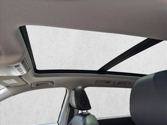 Used 2023 Volkswagen Tiguan SE w/ Panoramic Sunroof Package FWD image 15
