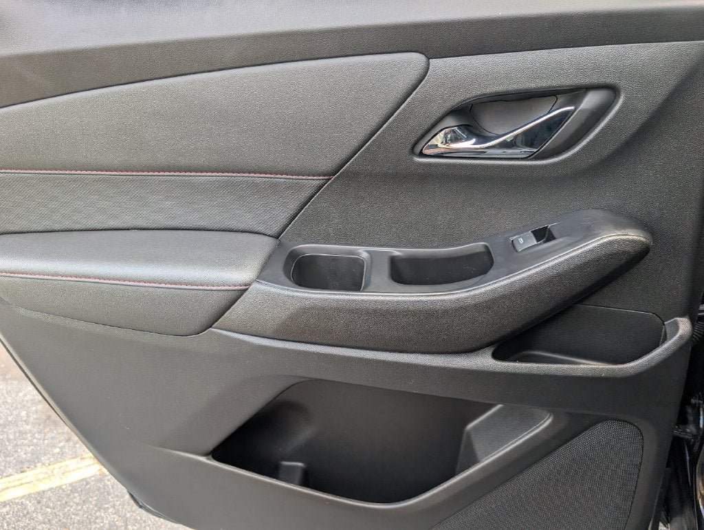 Used 2023 Chevrolet Traverse RS w/ LPO, Floor Liner Package FWD image 35