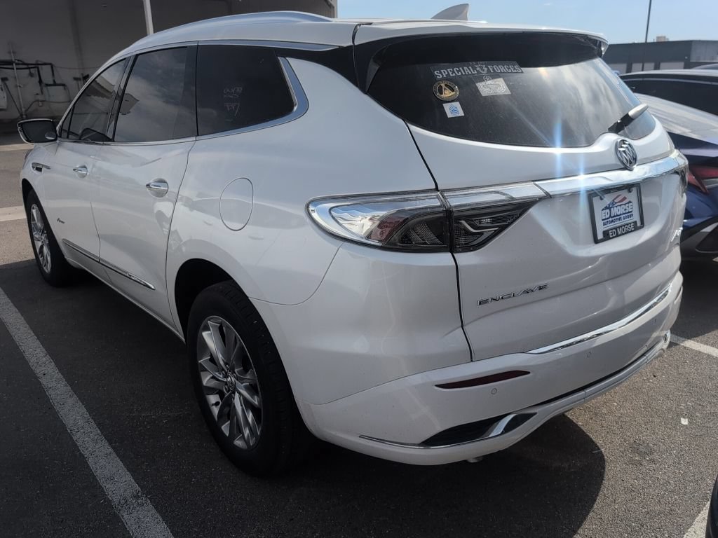 Used 2023 Buick Enclave Avenir w/ Avenir Technology Package AWD/4WD image 3