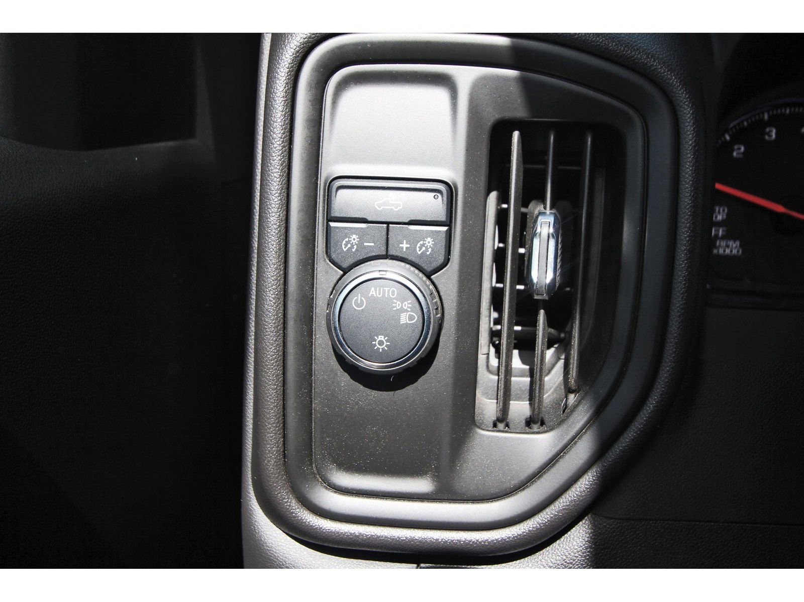 Used 2023 Chevrolet Silverado 1500 Custom image 22