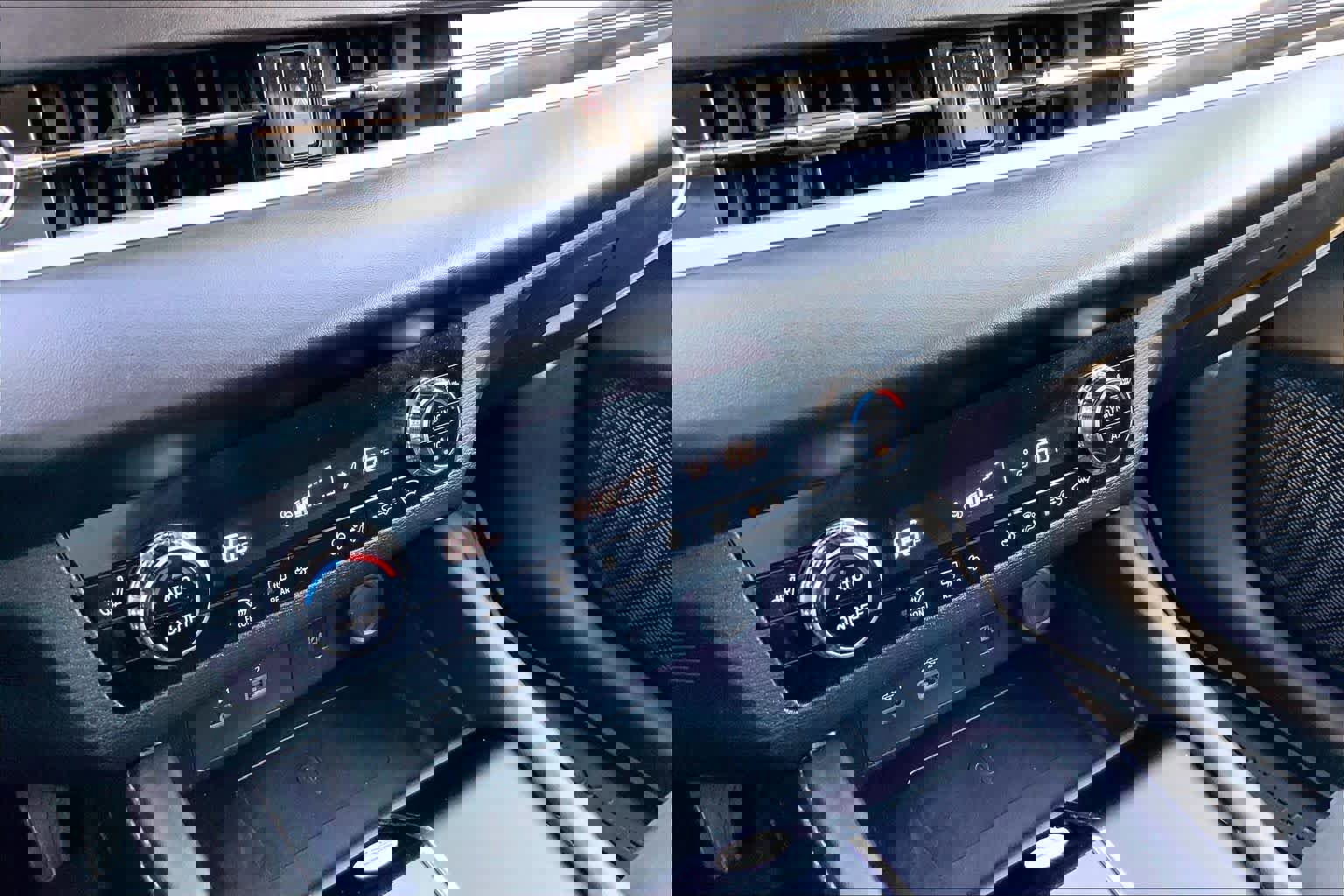 Used 2024 Mitsubishi Outlander SE image 34