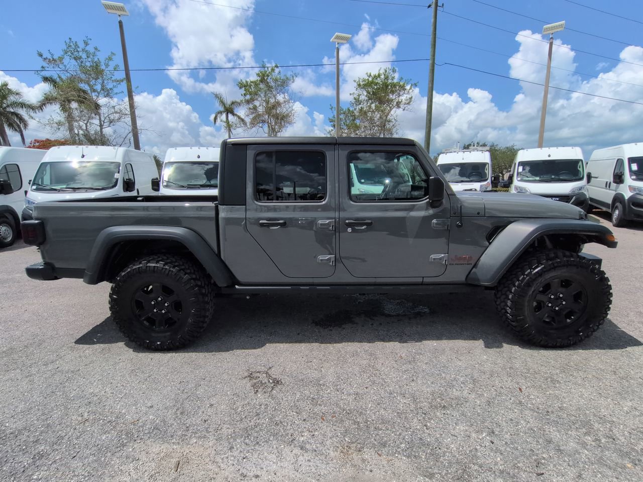 Used 2022 Jeep Gladiator Mojave w/ Trailer Tow Package AWD/4WD image 4