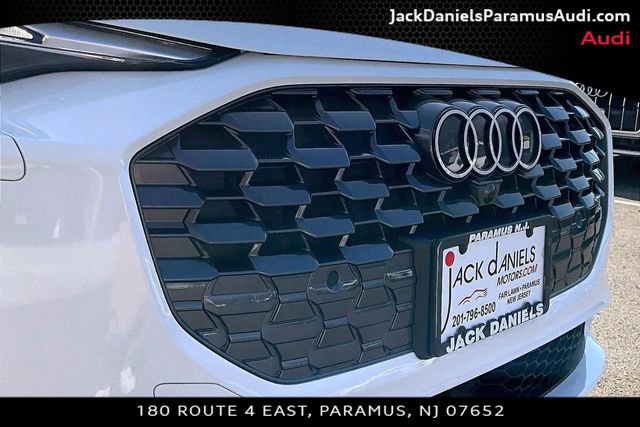 Used 2025 Audi Q5 Premium w/ Convenience Package image 18
