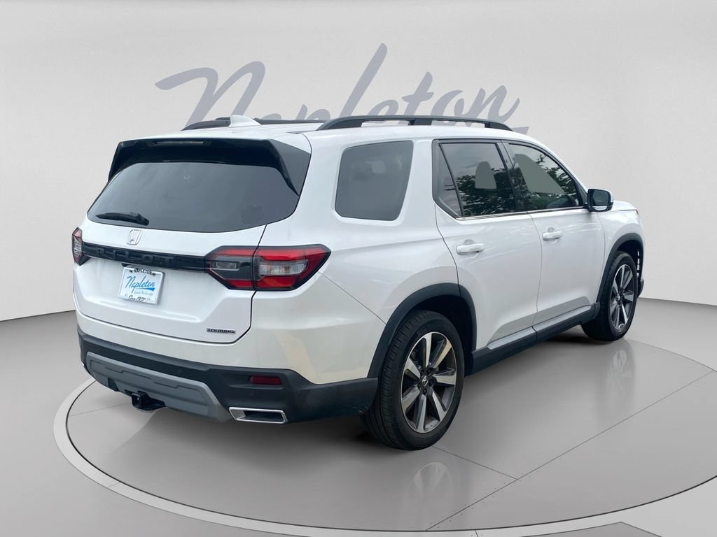 Used 2025 Honda Pilot Touring image 8