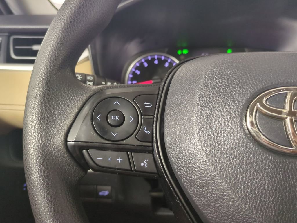 Used 2020 Toyota RAV4 XLE w/ Convenience Package FWD image 32