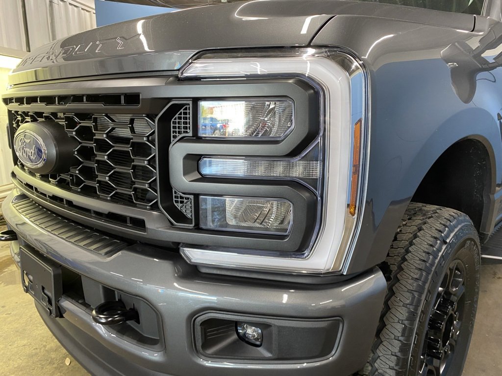 New 2026 Ford F250 4x4 Crew Cab Super Duty image 5