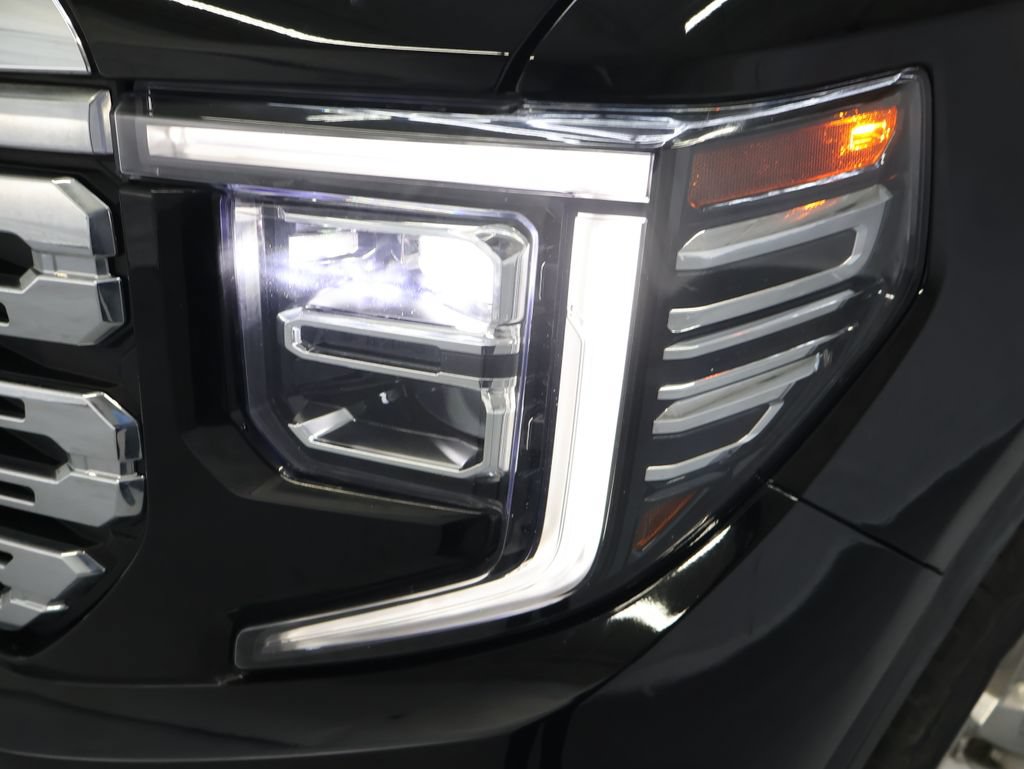 Used 2024 GMC Sierra 1500 Denali w/ Technology Package AWD/4WD image 28