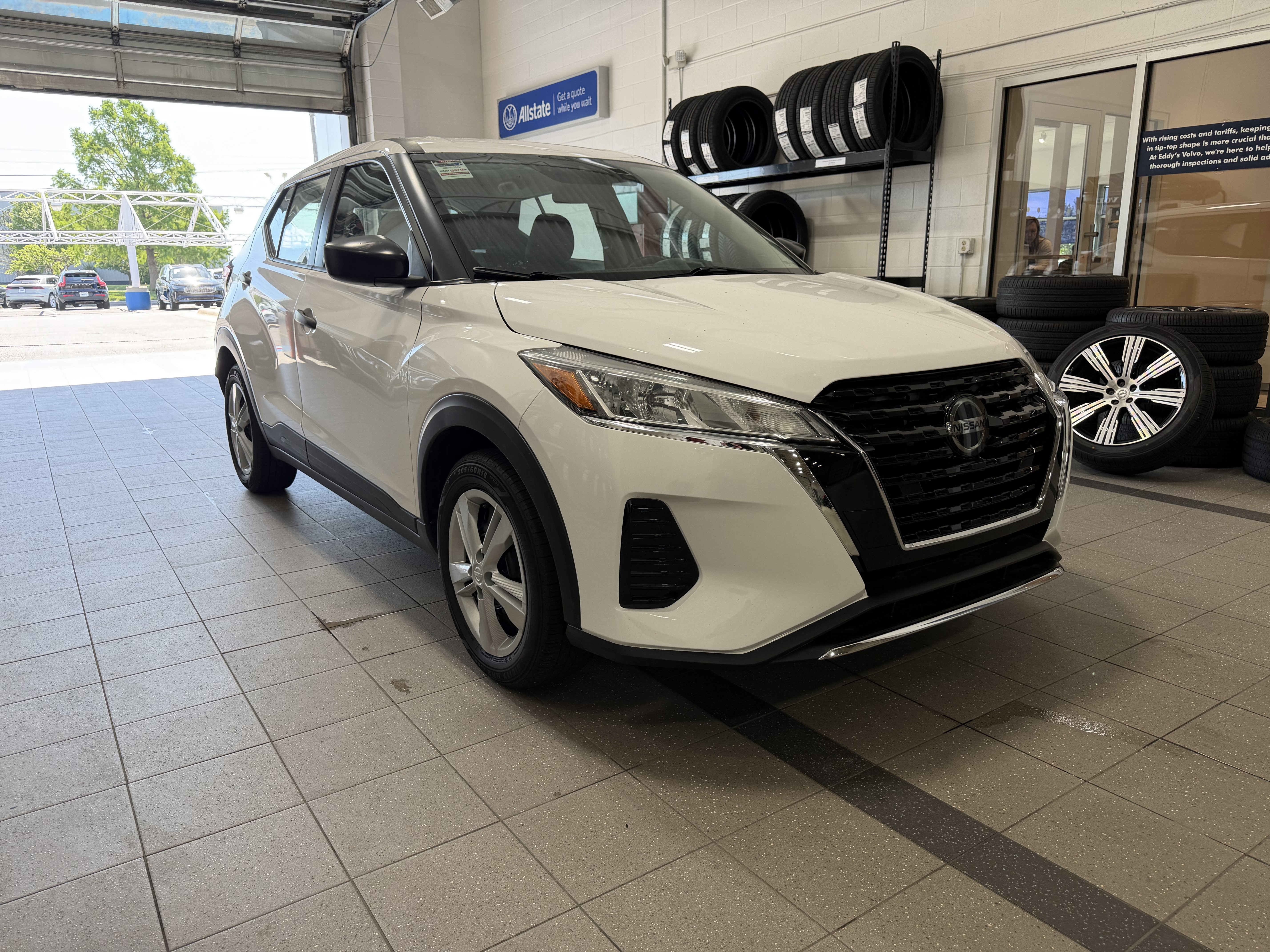 Used 2021 Nissan Kicks S FWD image 1