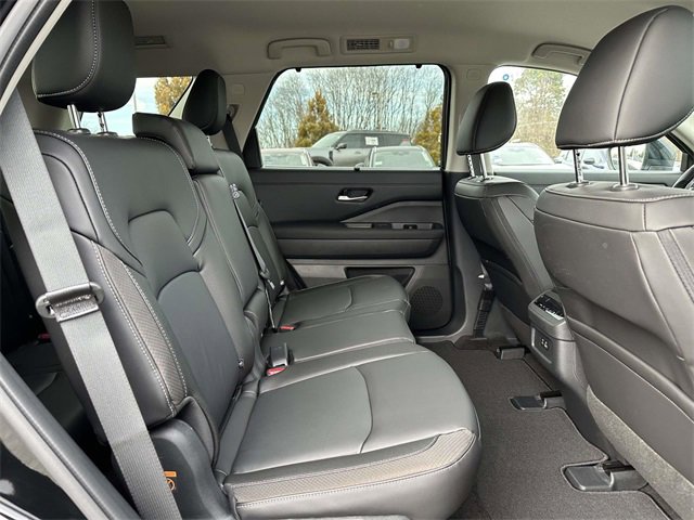 New 2025 Nissan Pathfinder SL image 11