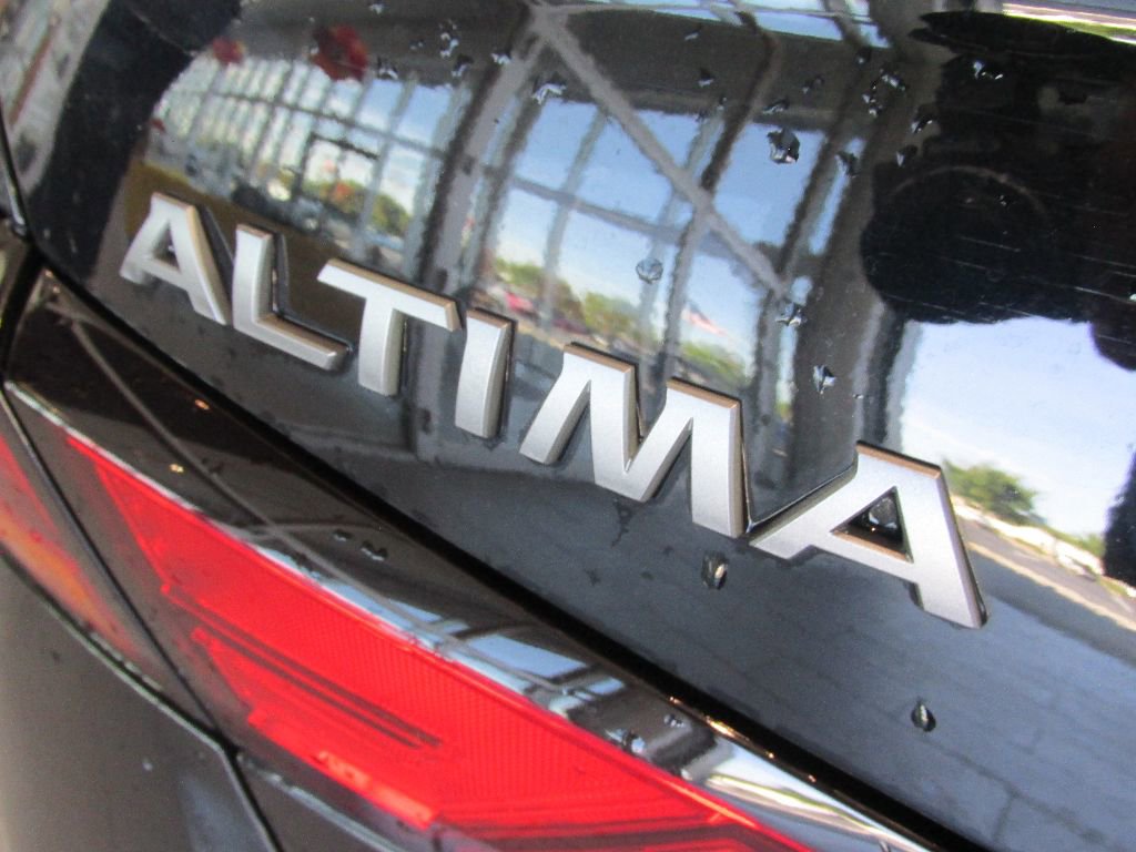 Used 2024 Nissan Altima 2.5 SV image 9