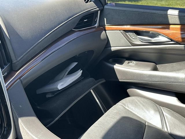 Used 2020 Cadillac Escalade Luxury AWD/4WD image 33