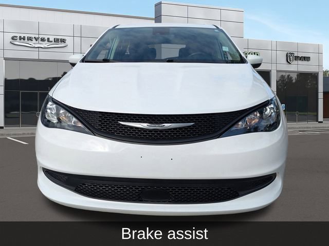 Used 2023 Chrysler Voyager LX image 9