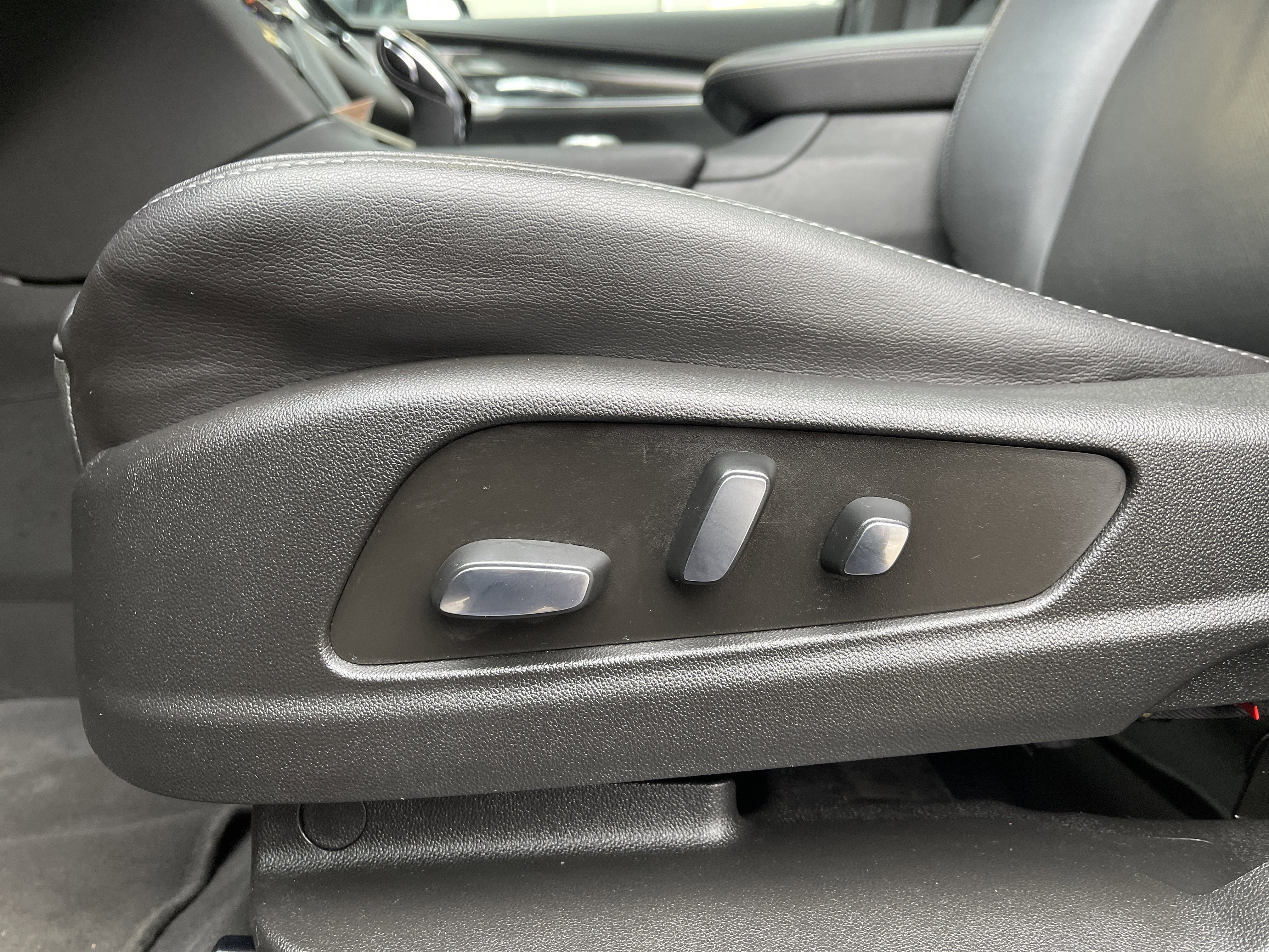 Used 2023 Cadillac XT6 Sport w/ Technology Package image 19