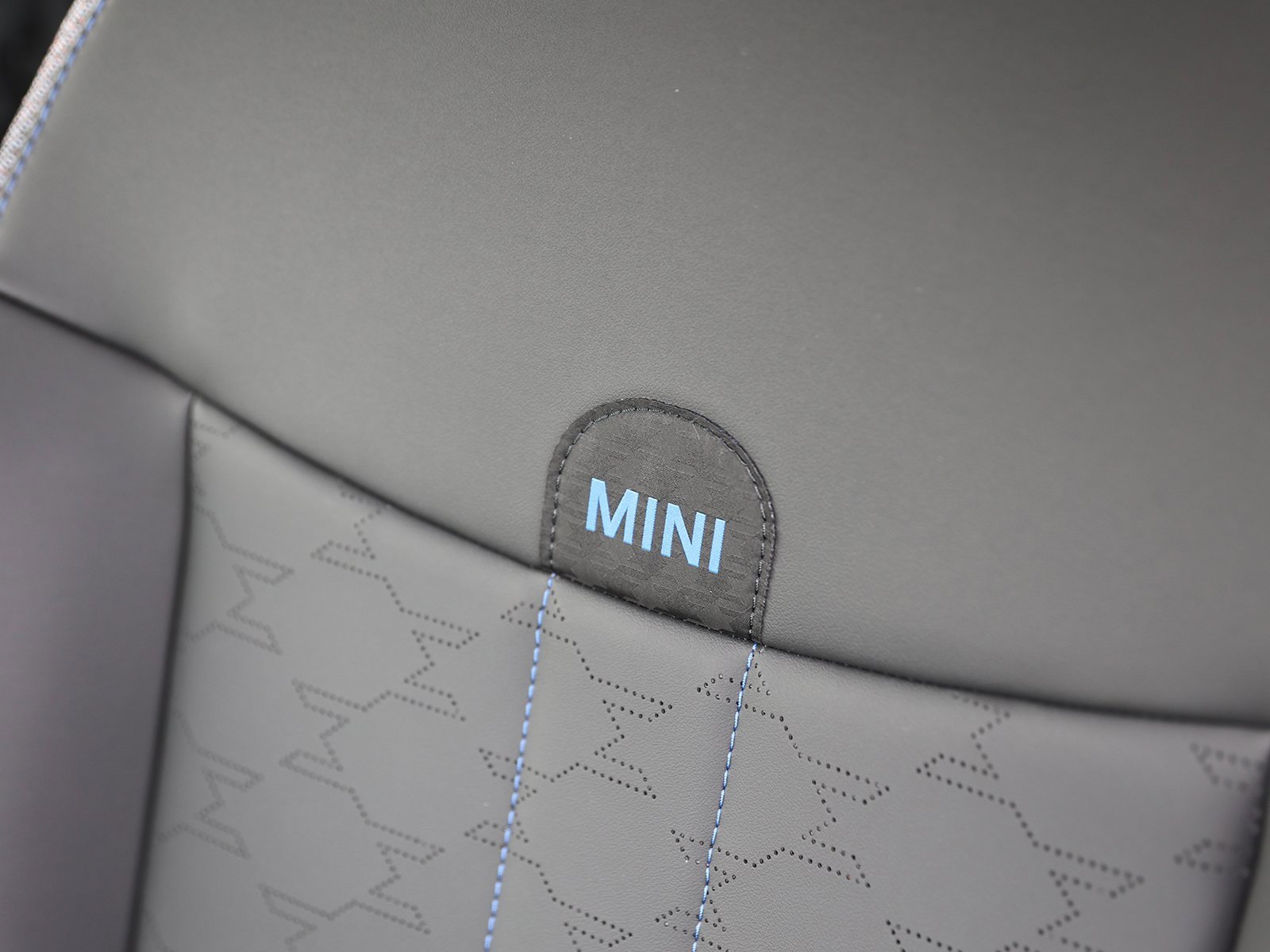 Used 2025 MINI Cooper 2-Door Hardtop image 17