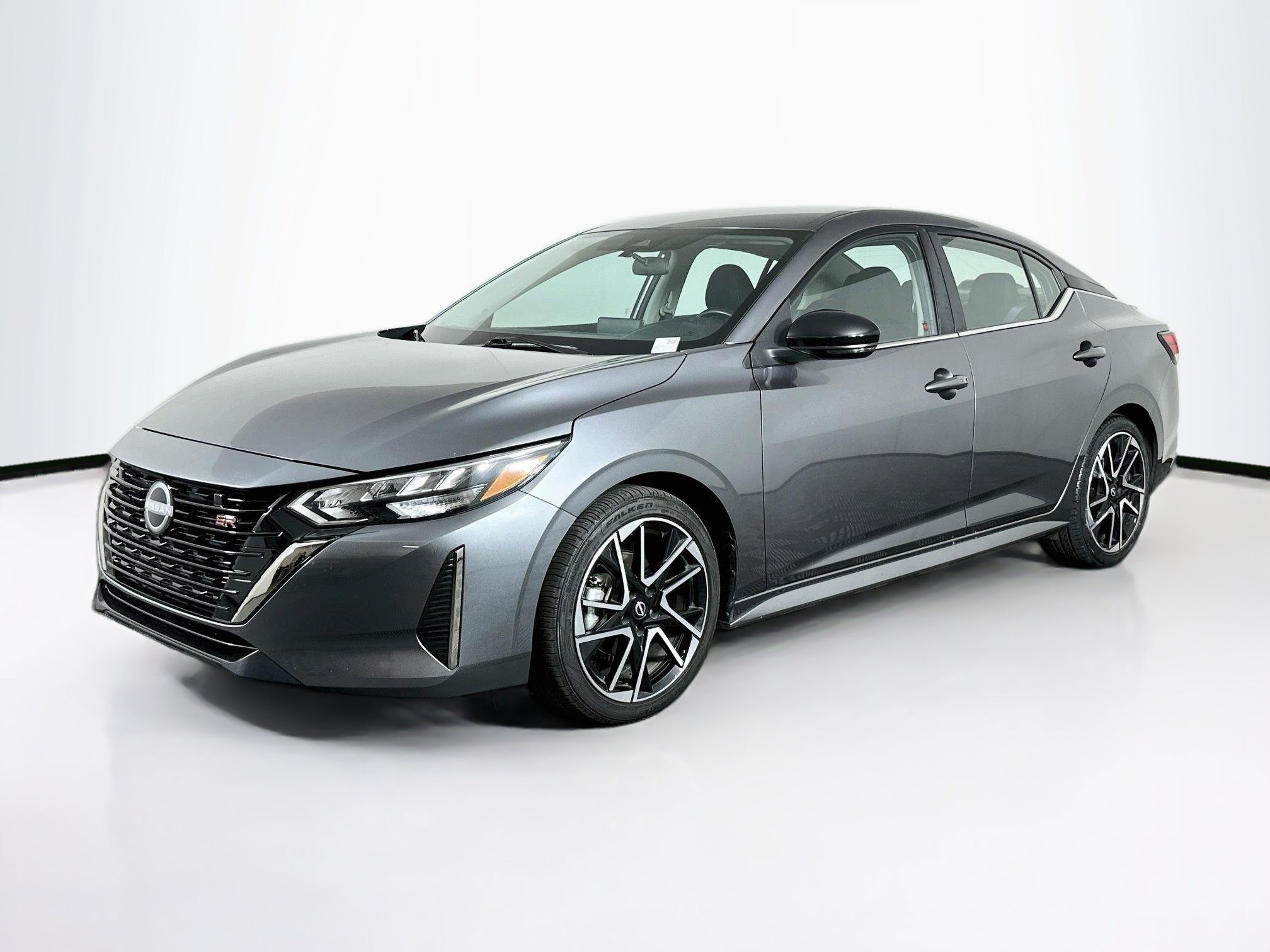 Used 2025 Nissan Sentra SR FWD image 3