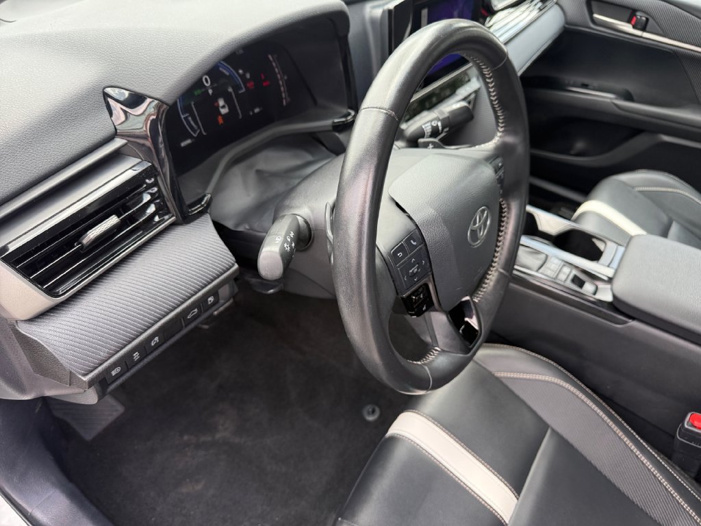 Used 2025 Toyota Camry SE FWD image 28