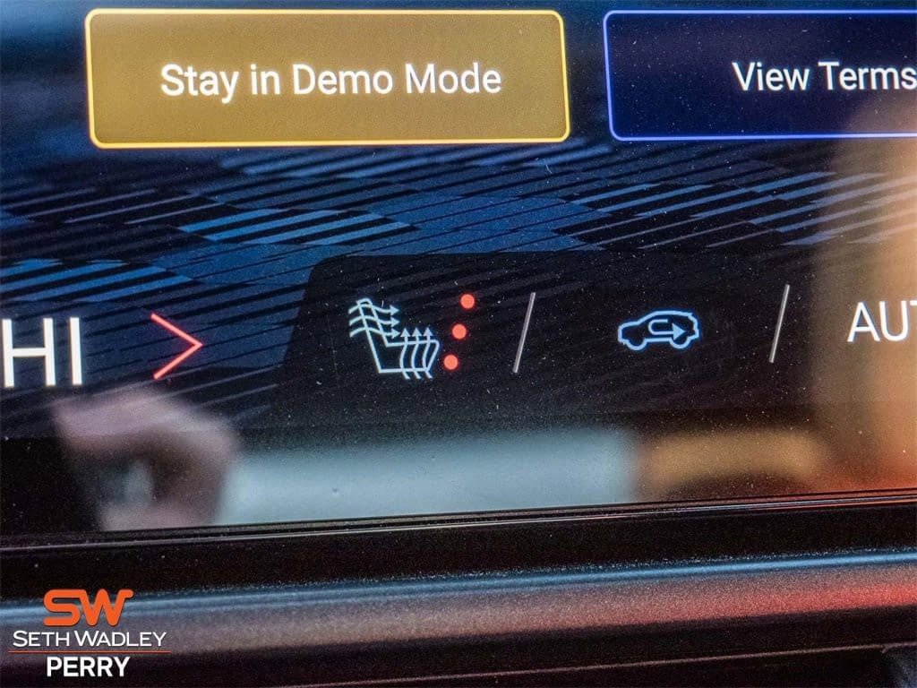 New 2025 Chevrolet Equinox EV RS w/ LPO, Illumination Package image 31