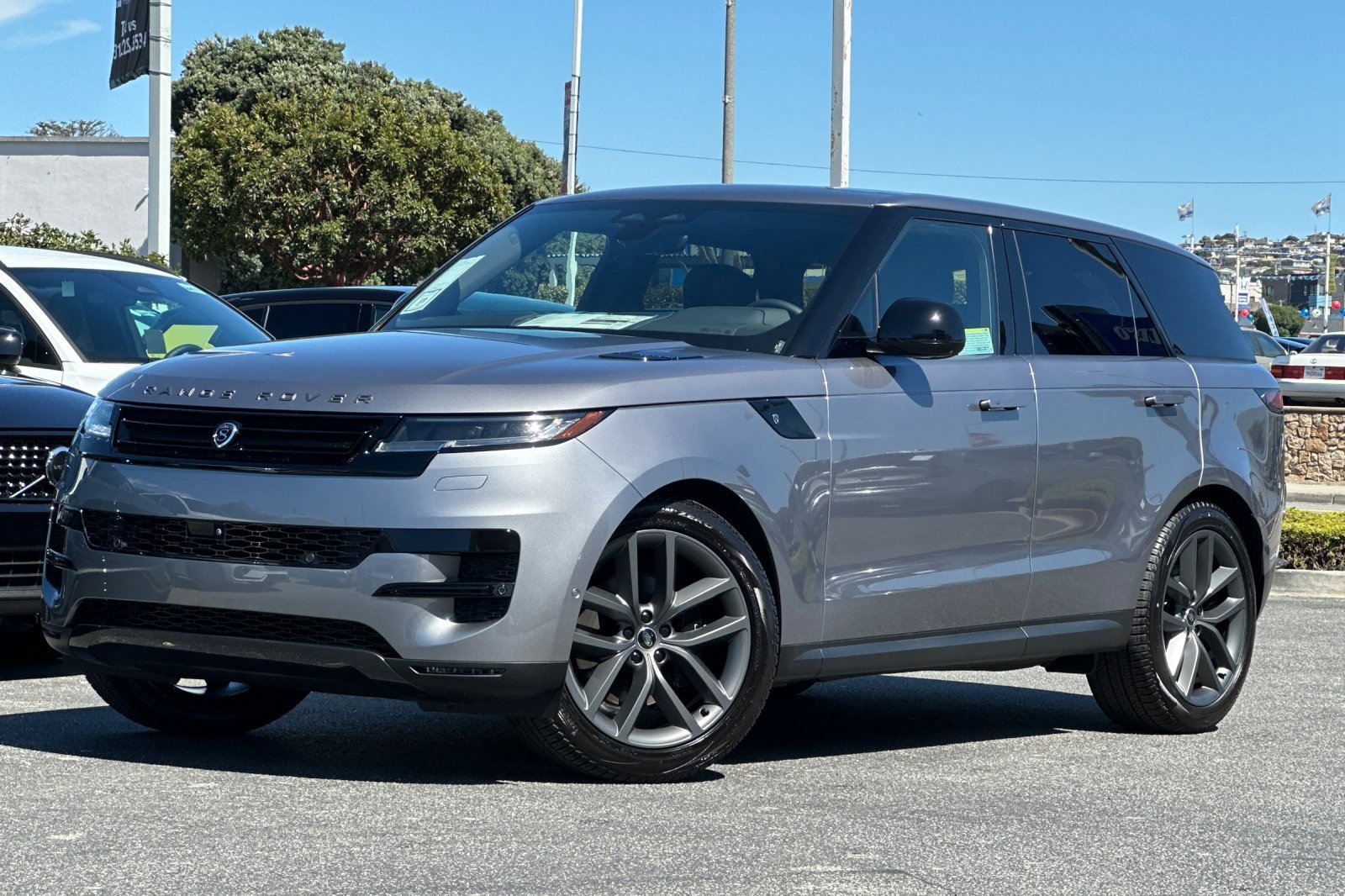 New 2025 Land Rover Range Rover Sport SE image 1