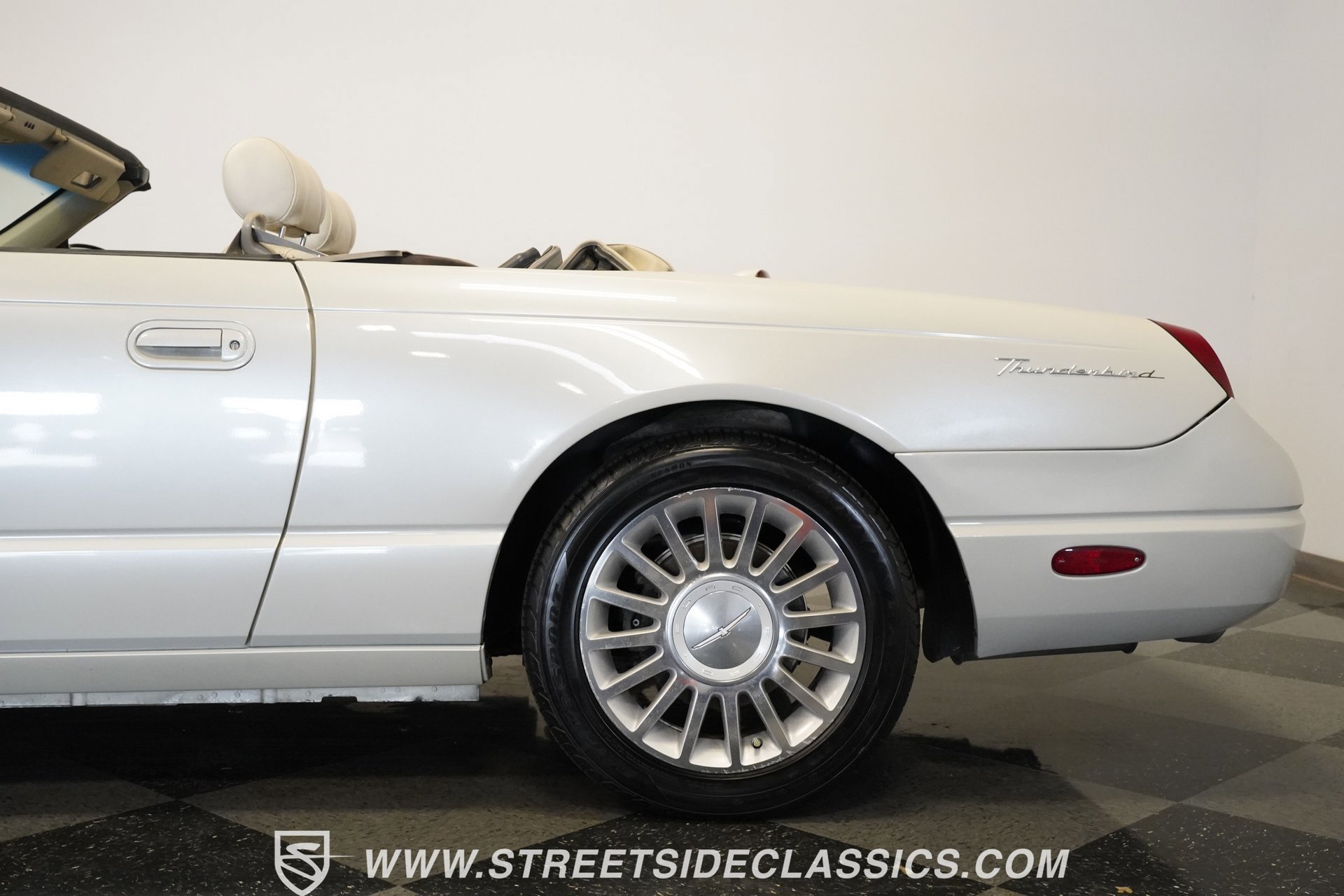 Used 2005 Ford Thunderbird 50th Anniversary image 32