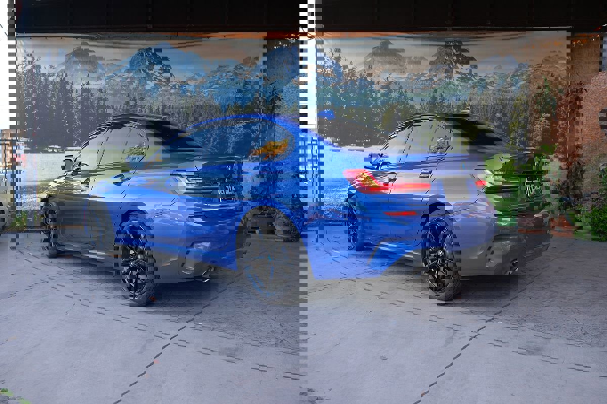 Used 2020 BMW 330i Sedan w/ M Sport Package image 4