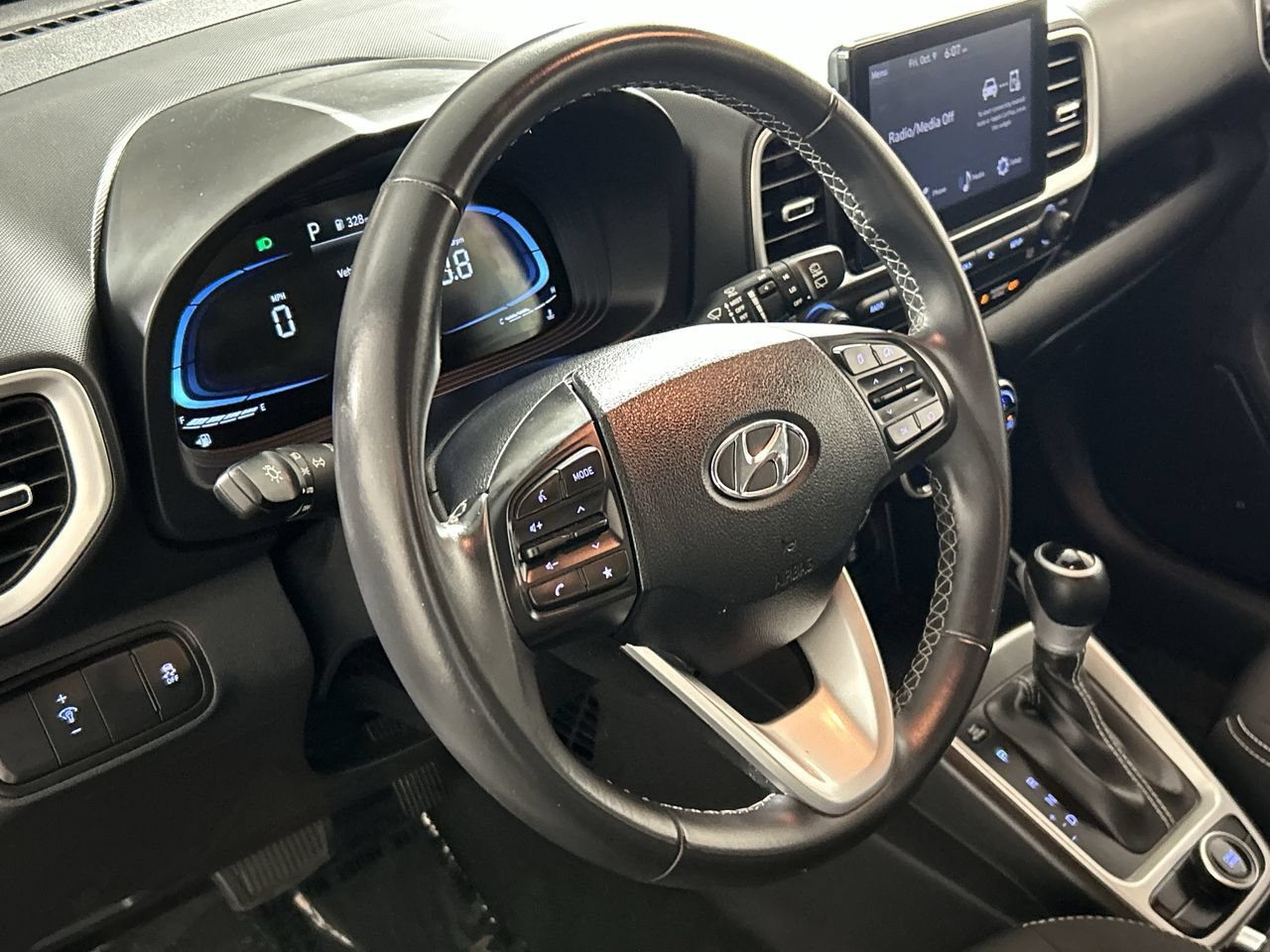 Used 2025 Hyundai Venue SEL FWD image 14
