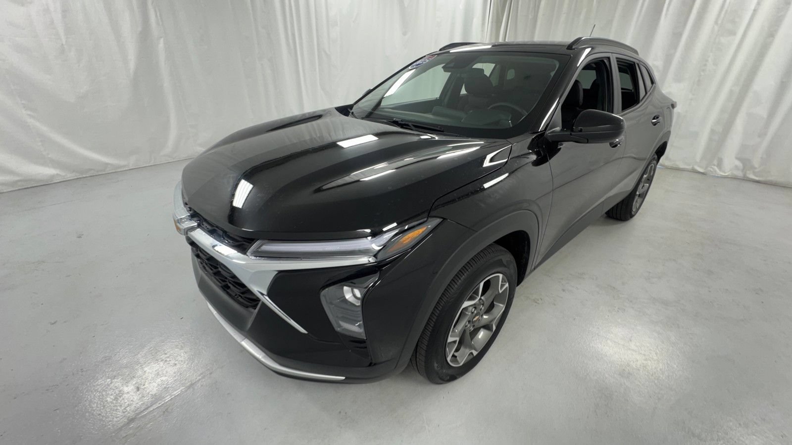 Used 2025 Chevrolet Trax LT w/ LT Convenience Package FWD image 7