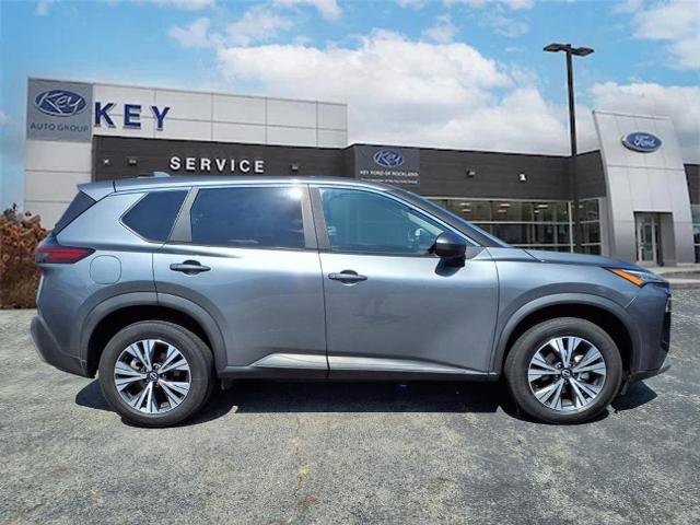 Used 2023 Nissan Rogue SV image 2