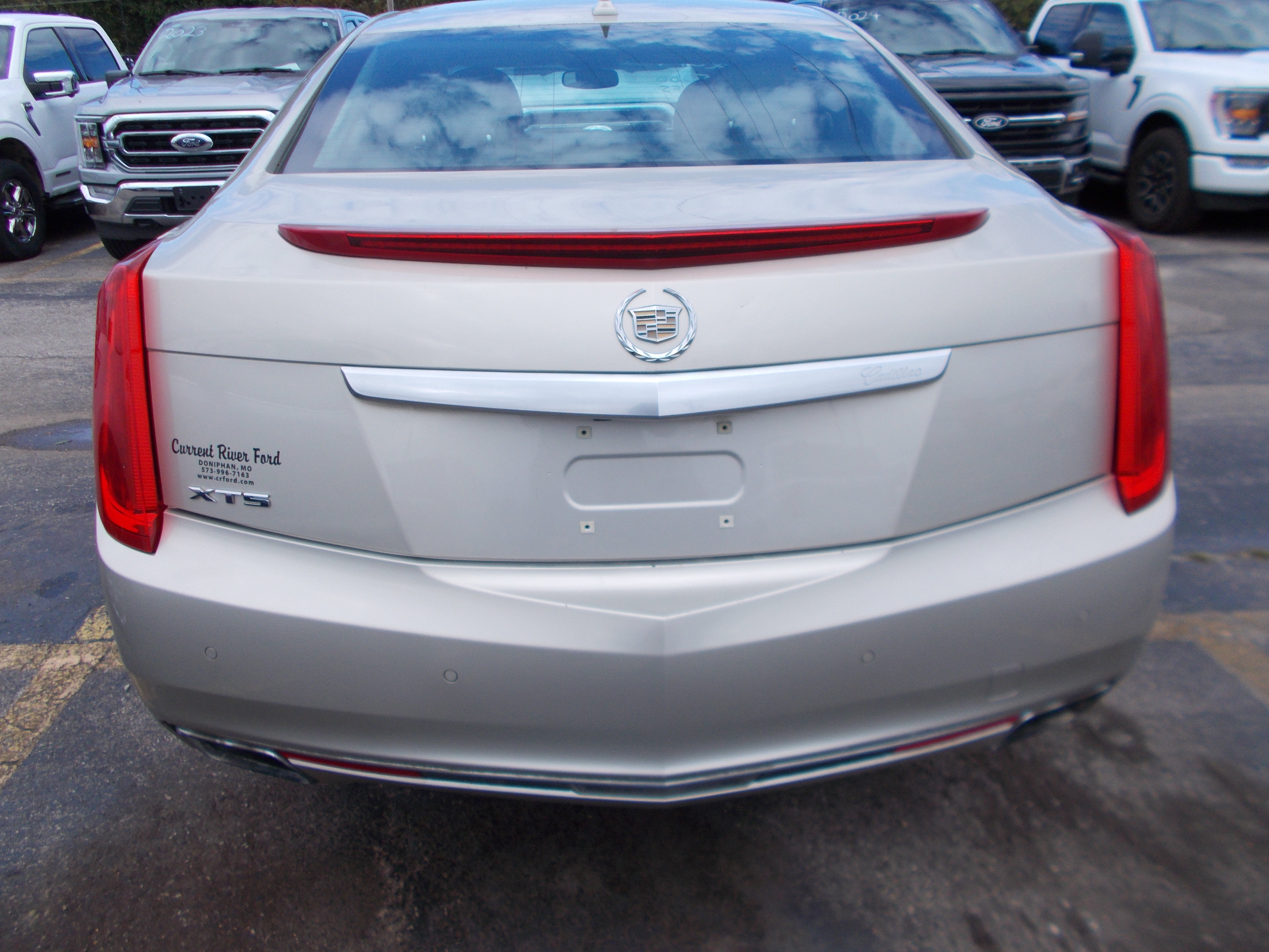 Used 2013 Cadillac XTS Luxury FWD image 3