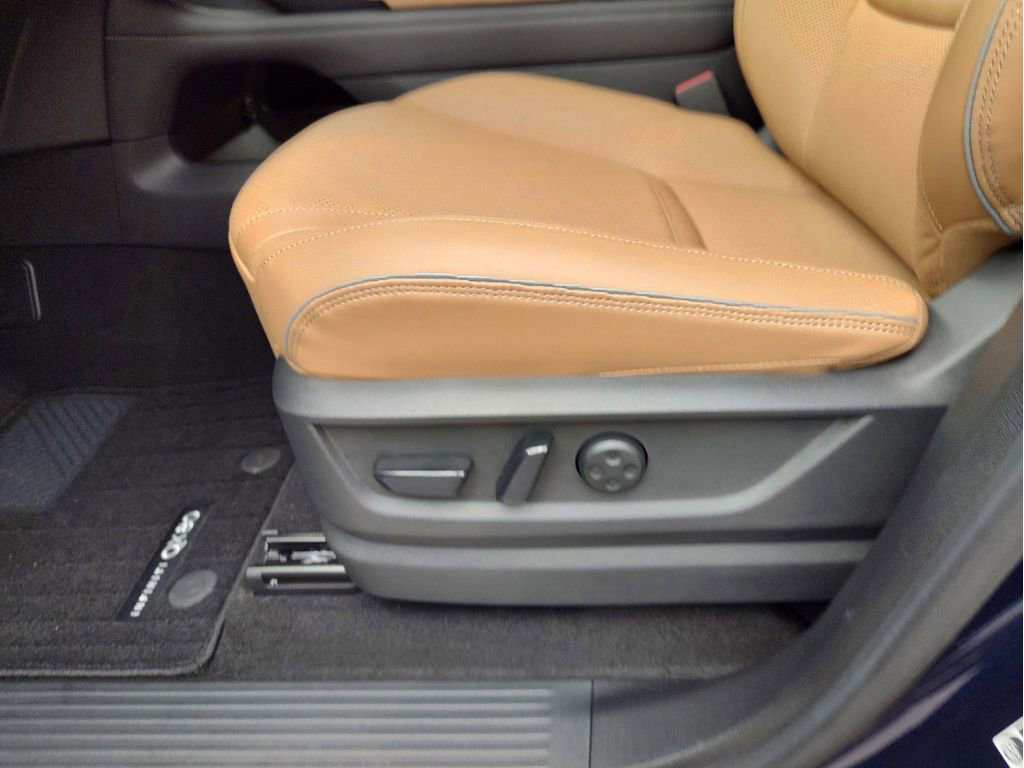 New 2025 INFINITI QX80 Luxe image 12