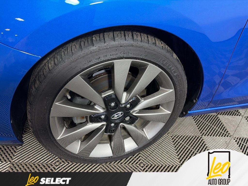 Used 2018 Hyundai Elantra GT Sport w/ Sport Tech Package 04 FWD image 2