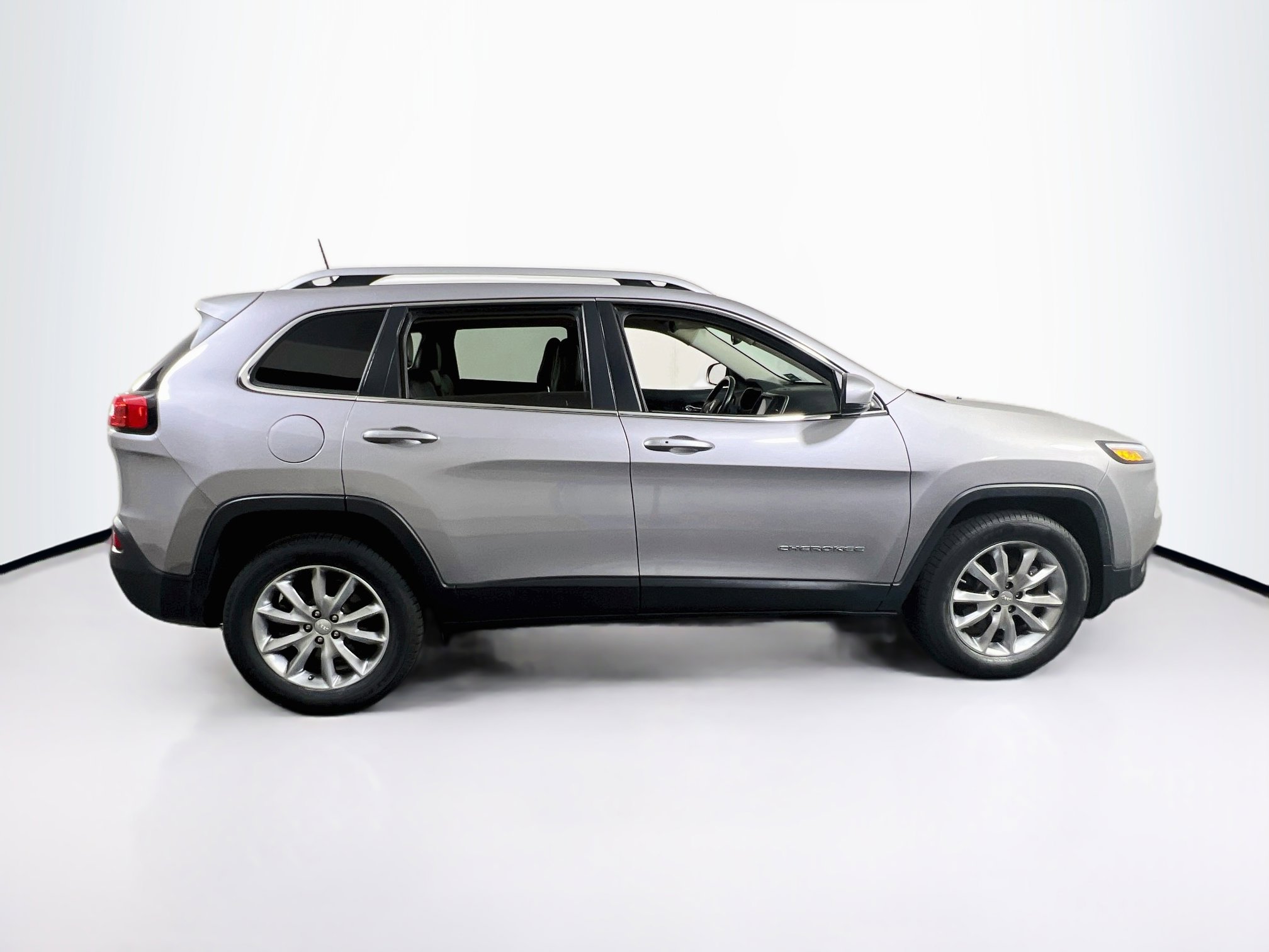 Used 2018 Jeep Cherokee Limited AWD/4WD image 4