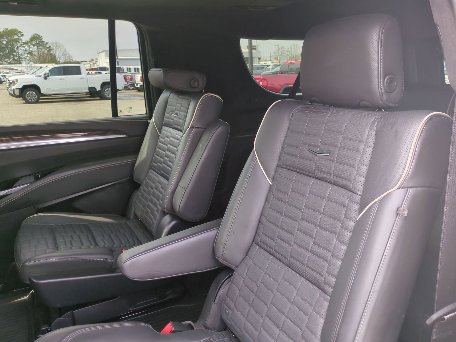 Certified 2025 Cadillac Escalade ESV Sport Platinum image 26