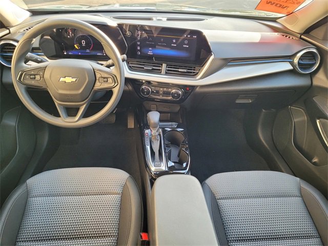 Used 2025 Chevrolet Trax LT w/ LPO, Blackout Package image 9