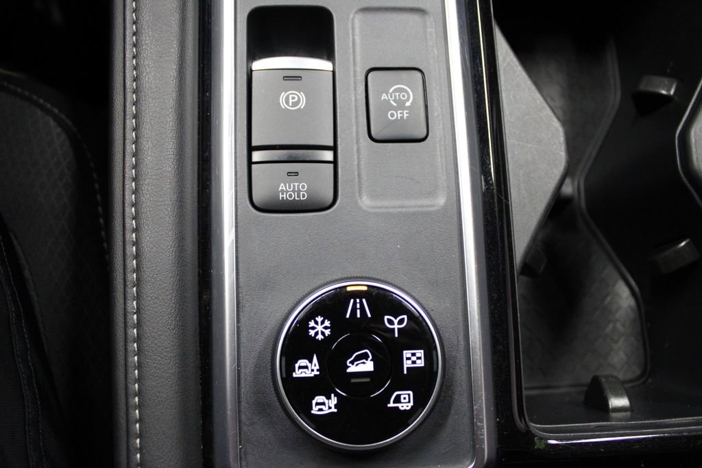 Used 2025 Nissan Pathfinder SV AWD/4WD image 23