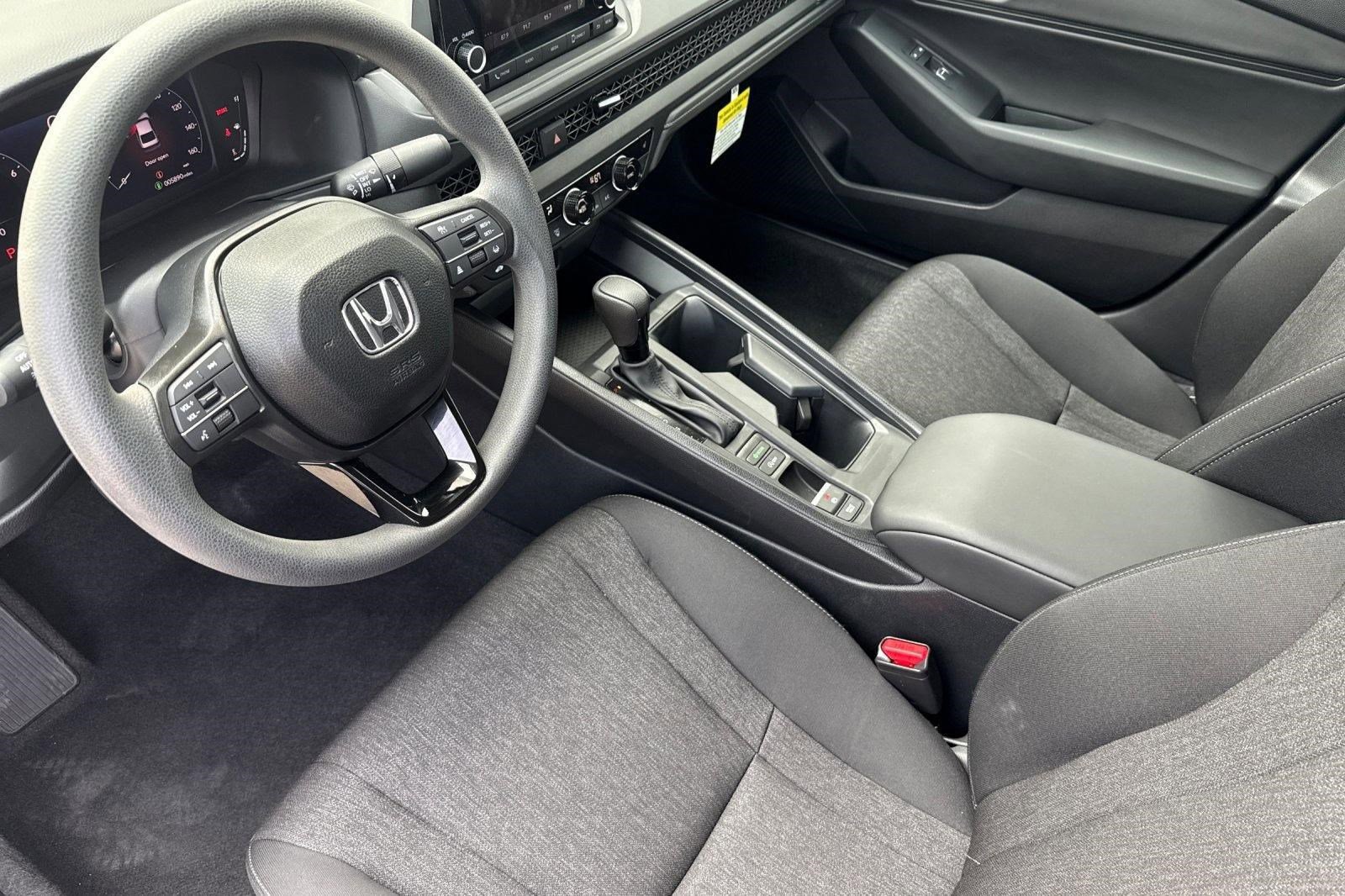Certified 2025 Honda Accord SE image 4