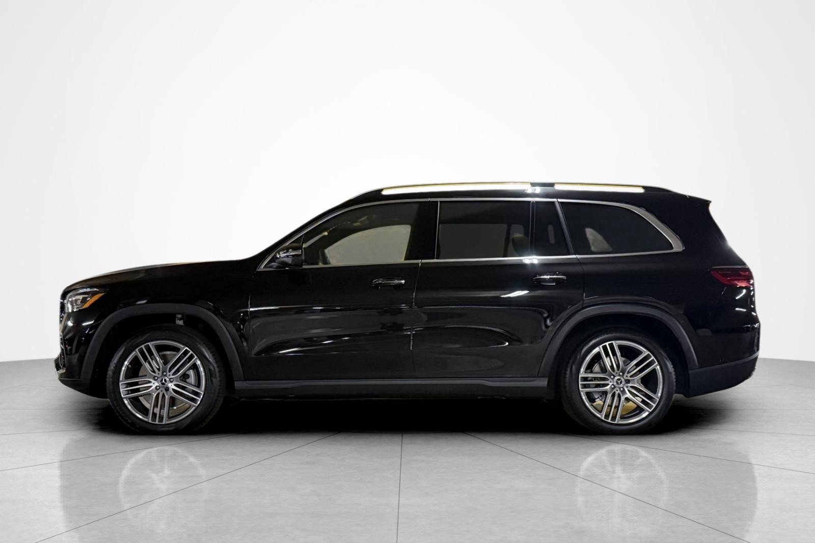 New 2026 Mercedes-Benz GLS 450 4MATIC image 2