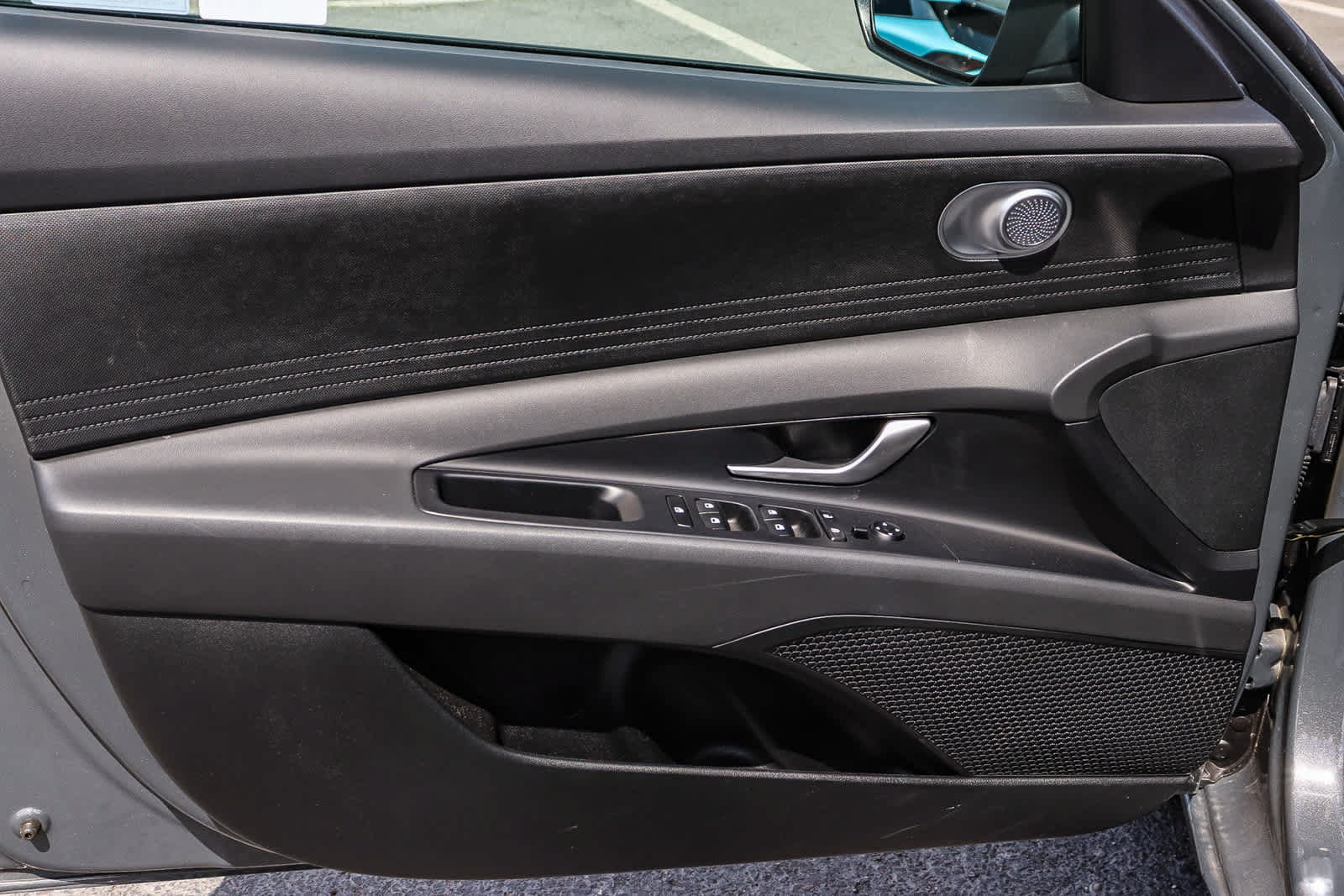 Used 2025 Hyundai Elantra SE w/ Cargo Package FWD image 28