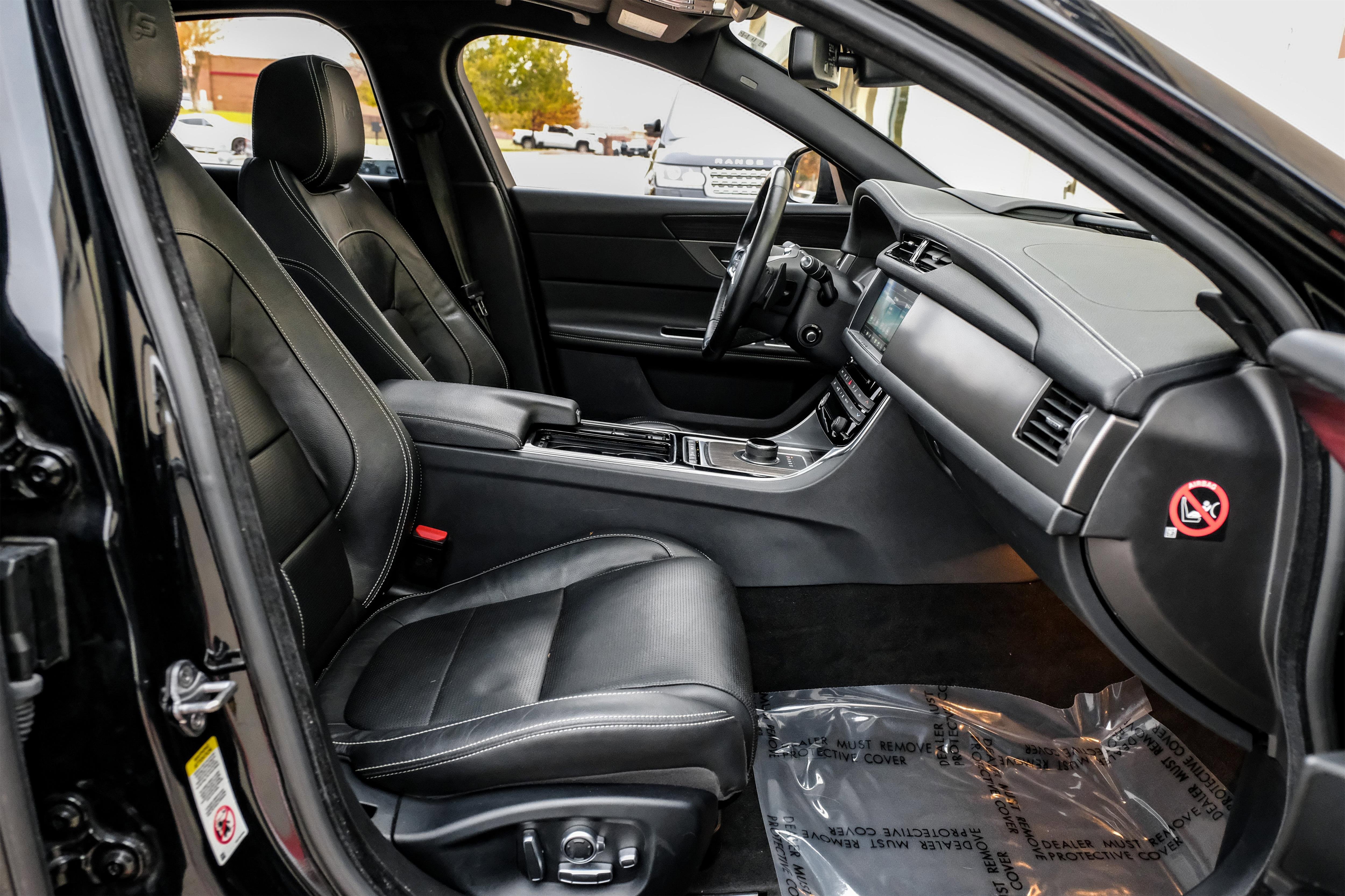 Used 2017 Jaguar XF S image 32