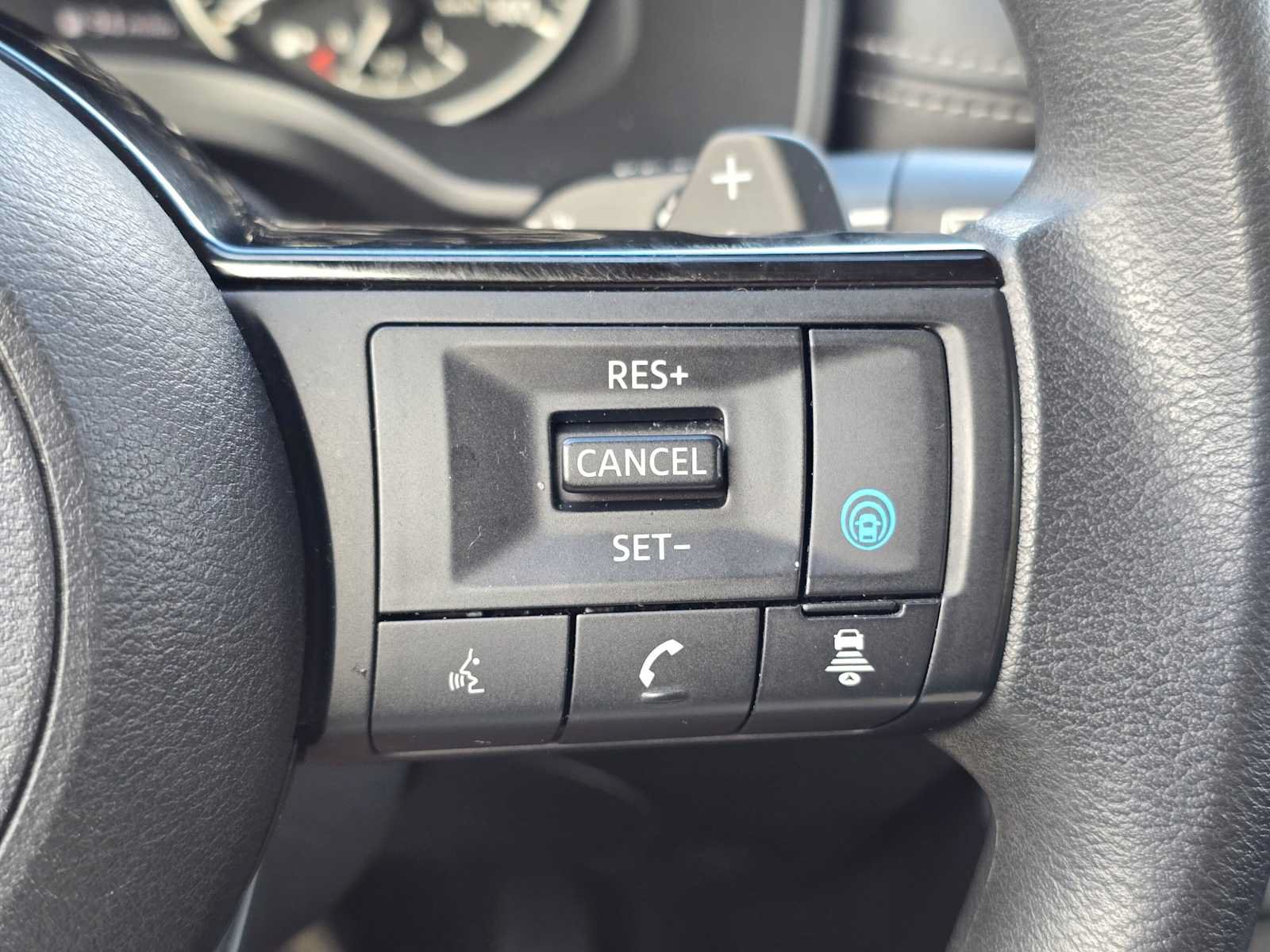 Used 2023 Nissan Rogue SV FWD image 30