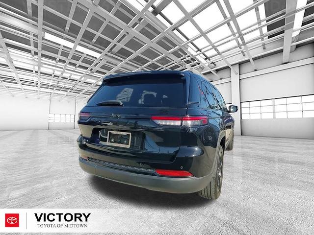 Used 2023 Jeep Grand Cherokee Altitude image 3