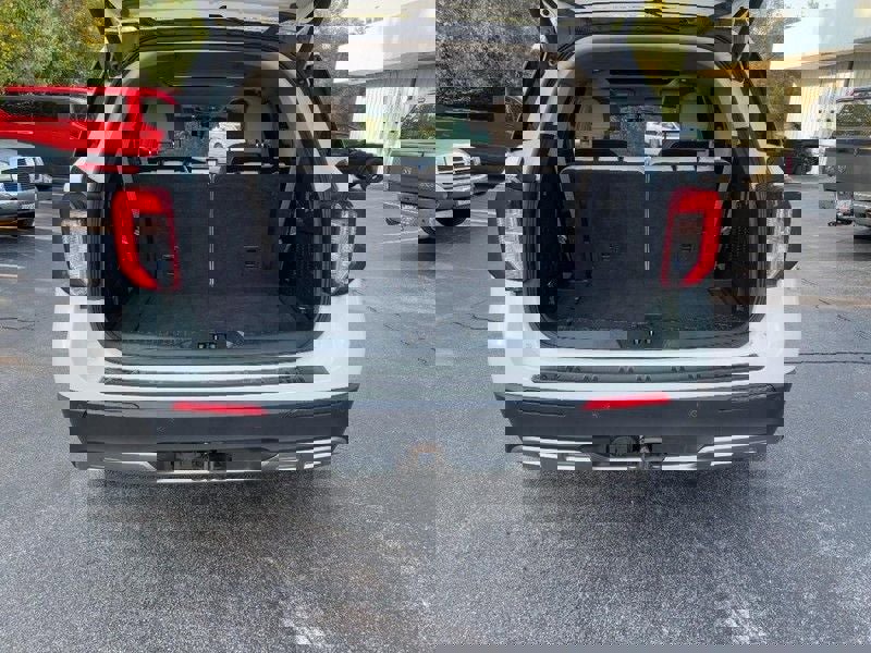 Used 2021 Ford Explorer XLT w/ Equipment Group 202A image 4