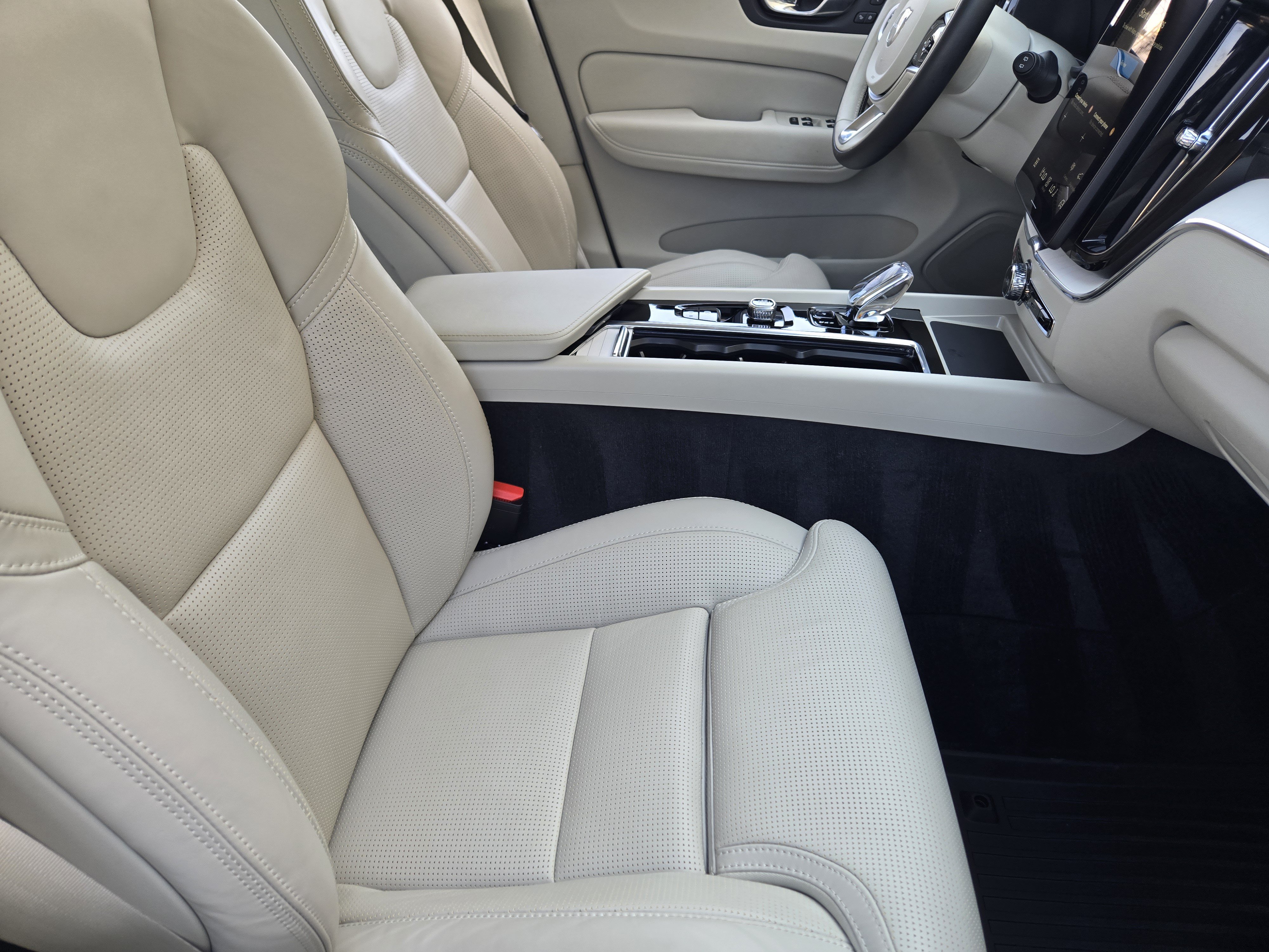 Certified 2026 Volvo XC60 B5 Ultra AWD/4WD image 21