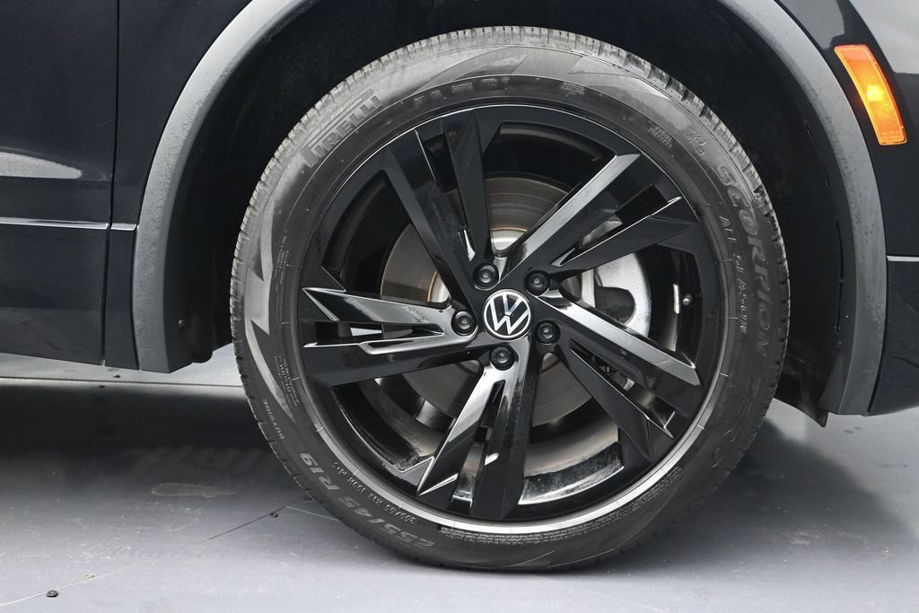 Used 2023 Volkswagen Tiguan SE R-Line FWD image 9