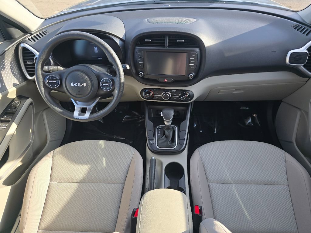 Used 2023 Kia Soul LX w/ LX Technology Package image 19