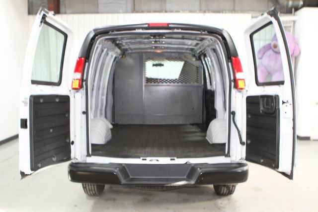 Used 2019 Chevrolet Express 3500 w/ Driver Convenience Package image 29
