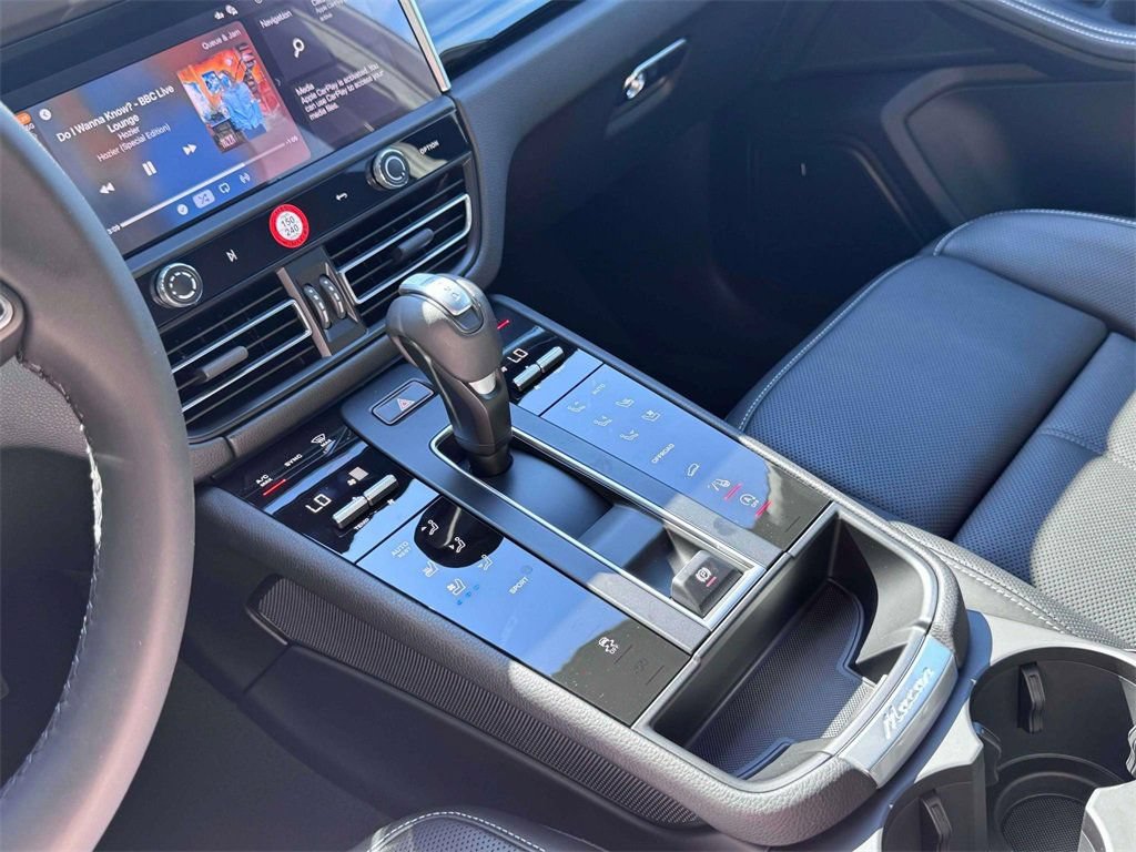 New 2025 Porsche Macan AWD/4WD image 29