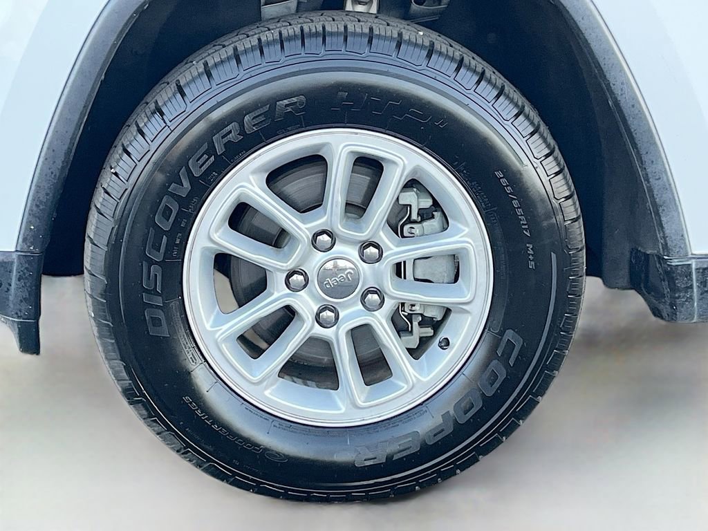 Used 2020 Jeep Grand Cherokee Laredo image 29