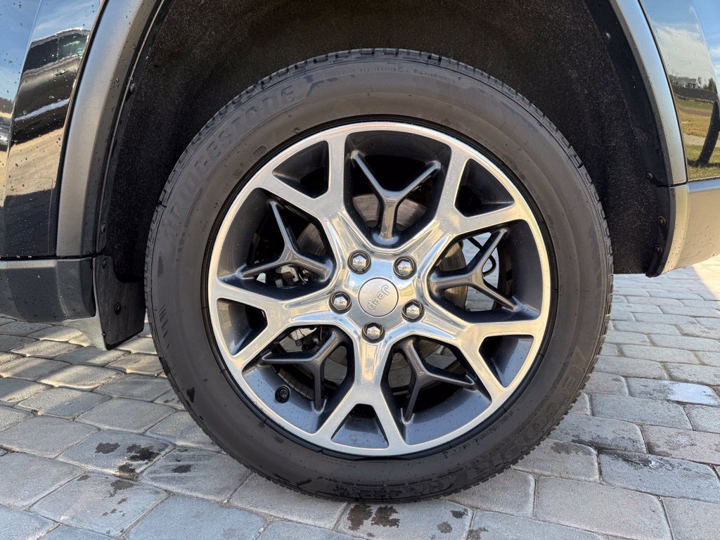 Used 2019 Jeep Grand Cherokee Limited AWD/4WD image 9