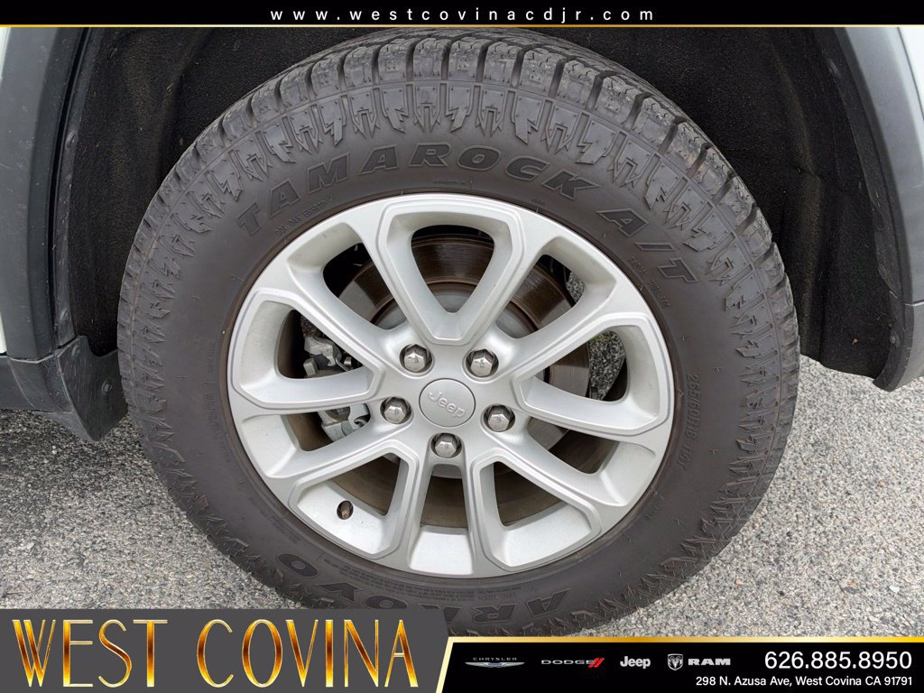 Used 2021 Jeep Grand Cherokee Laredo RWD image 26